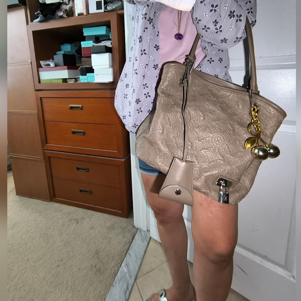 Louis Vuitton Antheia Lilia Pm Taupe Leather Bag - Picture 12 of 12